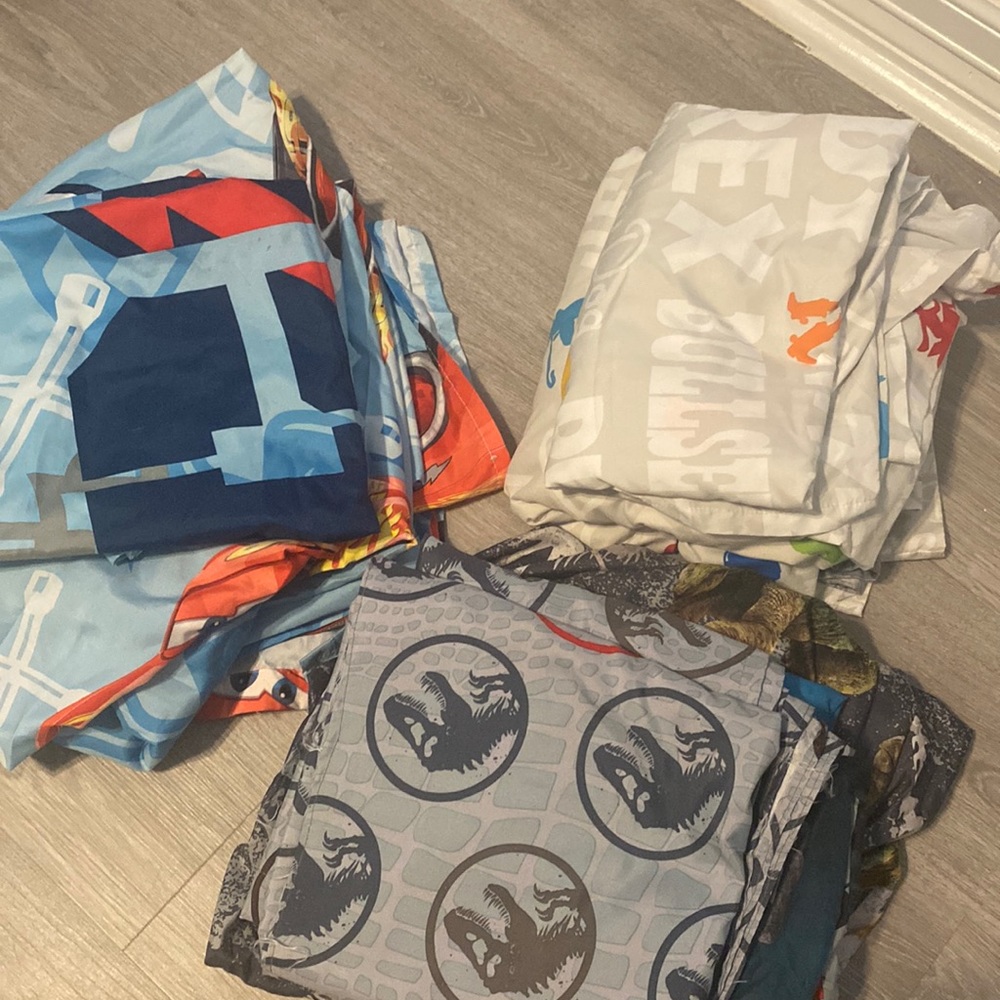 Kids full size sheet sets like new